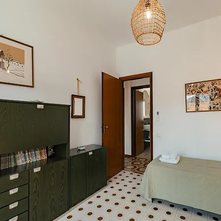 Archimede Lounge צ'פאלו