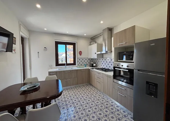 Archimede Lounge צ'פאלו