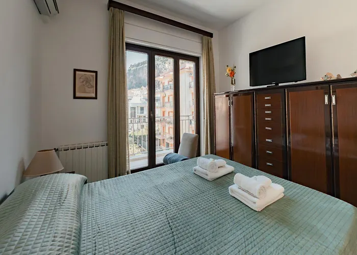 Archimede Lounge * צ'פאלו