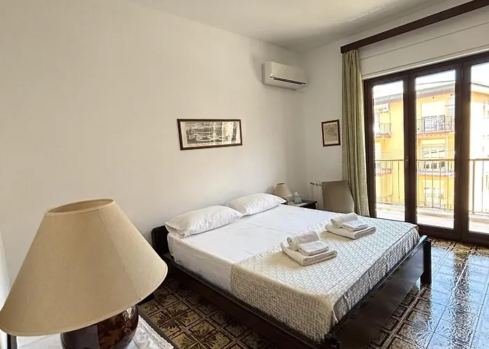 Archimede Lounge * تْشيفالو